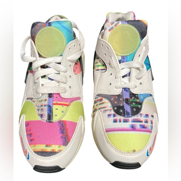 Nike Air Huarache SE Women’s size 7. - Picture 2 of 7